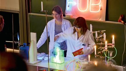 Wer sollte etwas dagegen haben, mit möglichst vielen Menschen in Austausch über Wissenschaft zu treten, etwa bei Langen Nächten der Wissenschaft. Das Problem: nicht alle werden erreicht. 