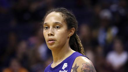 Die zwischenzeitlich in Russland inhaftierte Brittney Griner wird Medienberichten zufolge bald wieder spielen (Archivbild).