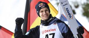 Strahlendes Lachen. Andreas Wellinger triumphierte bei der WM-Generalprobe und sicherte sich den zweiten Saisonsieg.