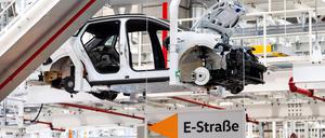 Das Elektroauto ID.4 wird im VW-Werk gebaut. In einer aktuellen Analyse geht die Beratungsfirma Boston Consulting Group (BCG) davon aus, dass nahezu das ganze Wachstum des Wirtschaftszweigs im Jahr 2035 aus den Sparten E-Mobilität, autonomes Fahren, Software und Verkehrsdienstleistungen stammt.