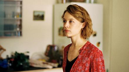 Paula Beer, hier bei den Dreharbeiten, spielt Nadja im Sommerfilm „Roter Himmel“. 