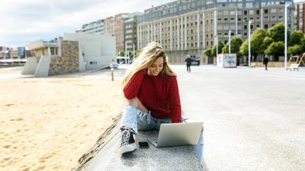 Arbeit und Strand - für deutsche Auswanderer ist Spanien nach der Schweiz und Österreich das drittbeliebteste Land in Europa. 