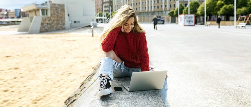 Arbeit und Strand - für deutsche Auswanderer ist Spanien nach der Schweiz und Österreich das drittbeliebteste Land in Europa.