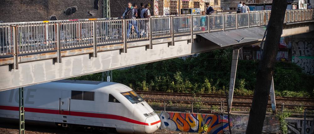 Die Schönfließer Brücke in Berlin-Prenzlauer Berg.