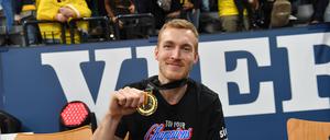 Nach insgesamt vier Titeln mit Alba Berlin gewann Niels Giffey seine erste Trophäe mit Bayern München.