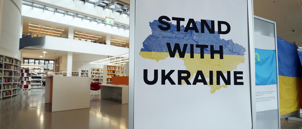 Auch die Bibliothek befasst sich mit dem Angriff auf die Ukraine.