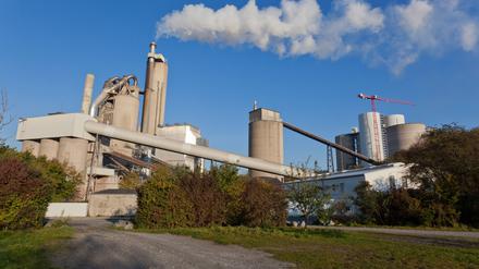 Zementwerk Cemex in Beckum: Rund sieben Prozent der globalen CO₂-Emissionen stammen aus der Zementindustrie.