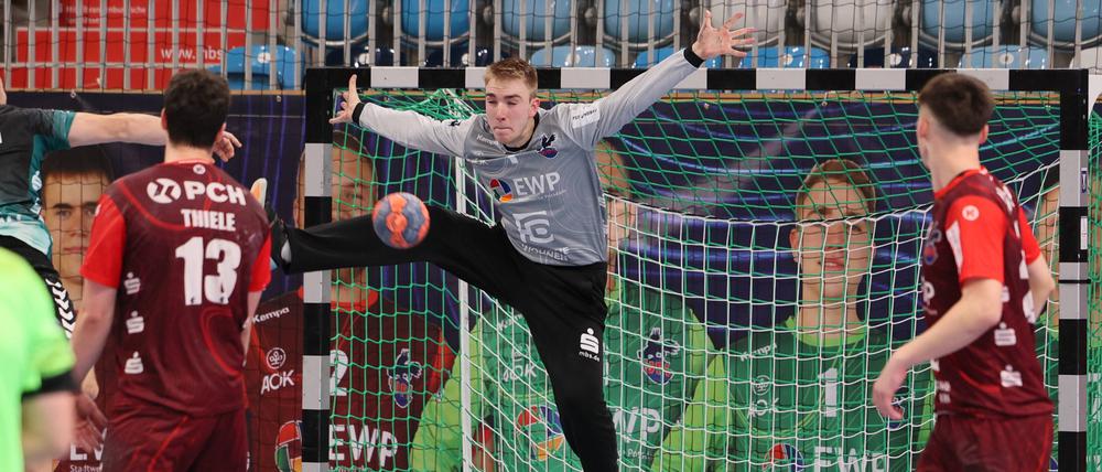 Handballtorwart Lasse Ludwig kommt sowohl beim 1. VfL Potsdam als auch bei den Füchsen Berlin zum Einsatz.