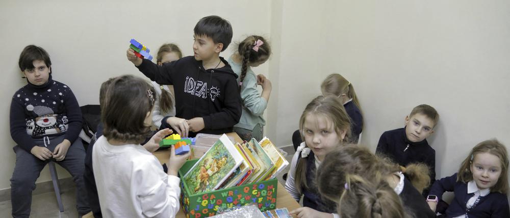 Schulunterricht im Bunker in der ukrainischen Stadt Odessa.