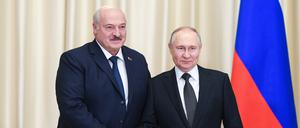 Russlands Präsident Wladimir Putin mit seinem belarussischen Amtskollegen Alexander Lukaschenko (l.).