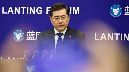 Laut Außenminister Qin Gang weill sich China für Friedensgespräche einsetzen.