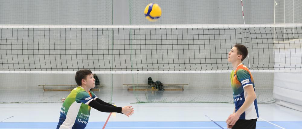 Taras Ivanenko (l.) ist Libero und Kyryl Cherniev (r.) ist Zuspieler. Sie wurden mit der U18-Mannschaft kürzlich Berliner Meister.