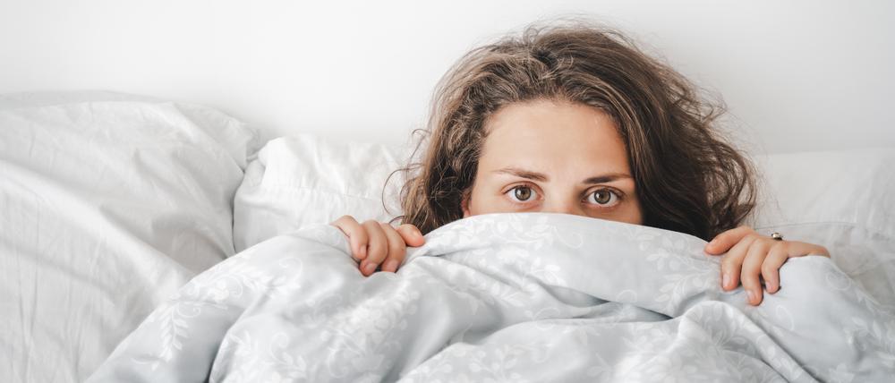 Bis heute hält sich das Klischee, dass vor allem Männer schnarchen. Doch Frauen holen spätestens nach den Wechseljahren auf.
