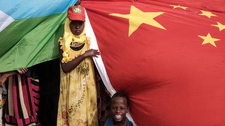 Auch China will das Potential Dschibutis ausschöpfen und baut seit 2018 Wohnraum für einkommensschwache Familien.