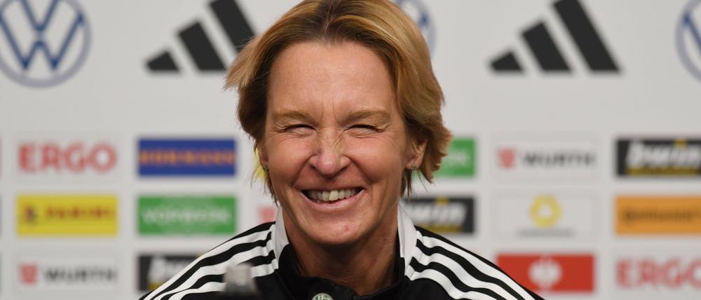 Bundestrainerin Martina Voss-Tecklenburg freut sich auf neue Hightechgeräte.