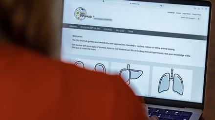 Video, Podcast, Quiz: „3Rs Info Hub“ vermittelt interaktiv Wissen über aktuelle Alternativmethoden zu Tierversuchen.