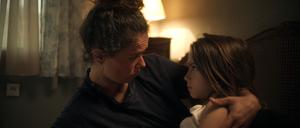Ane (Patricia López Arnaiz) und ihr jüngstes Kind (Sofía Otero).