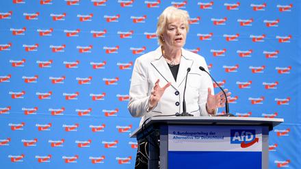 Erika Steinbach, Vorsitzende der Stiftung Desiderius-Erasmus, beim Bundesparteitag der AfD im Juni 2018.