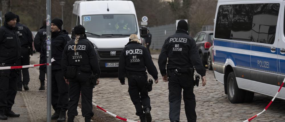 Am Mittwoch wird die Spurensuche am Fundort fortgesetzt.