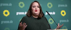 Ricarda Lang, Bundesvorsitzende von Bündnis 90/Die Grünen, spricht während einer Pressekonferenz. Den Vorstoß der FDP, Leistungen von Asylbewerbern zu kürzen, lehnt sie ab. (Archivfoto)