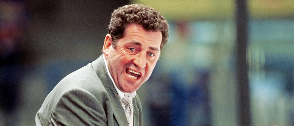 War nicht immer schön im Jahr 2001: Eisbären-Trainer Uli Egen (links) mit Spieler Sven Felski. 