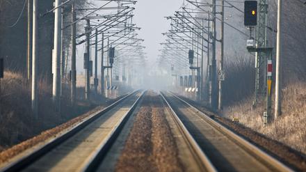 Leere Bahngleise der Deutschen Bahn. (Symbolbild)