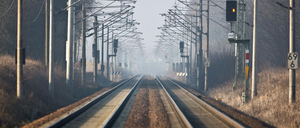 Leere Bahngleise der Deutschen Bahn. (Symbolbild)