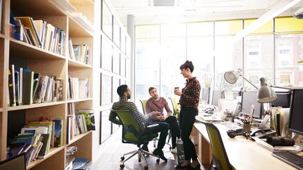 Studien zeigen, dass Teams besser und motivierter arbeiten, wenn sie sich fair behandelt und wertgeschätzt fühlen.