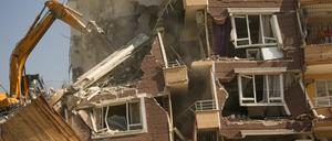 Zerstörte Häuser. Seit der Erdbebenkatastrophe im türkisch-syrischen Grenzgebiet sind dort etwa 1,5 Millionen Menschen obdachlos.