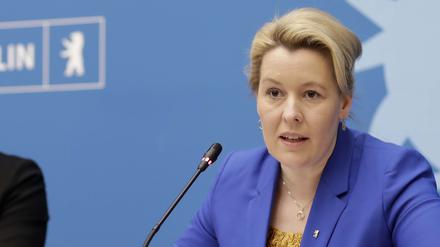 Regierende Bürgermeisterin Franziska Giffey 
bei der Pressekonferenz zum 2. Gipfel gegen Jugendgewalt im Berliner Roten Rathaus