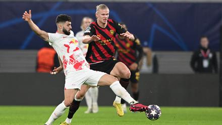 Beim letzten Aufeinandertreffen verteidigte Josko Gvardiol (li.) noch Erling Haaland. Nun spielen beide bei Manchester City. 