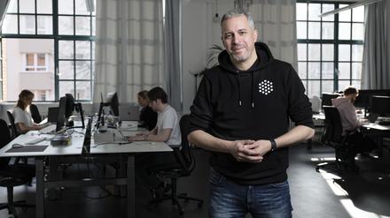 Jan Thomas führt schon seit Jahren Interviews mit Gründer:innen. Nun arbeit er am Aufbau von Deutschlands größter Start-up-Datenbank.