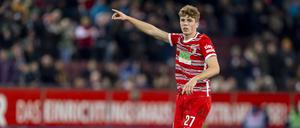 Arne Engels spielt an diesem Samstag mit dem FC Augsburg im Olympiastadion.
