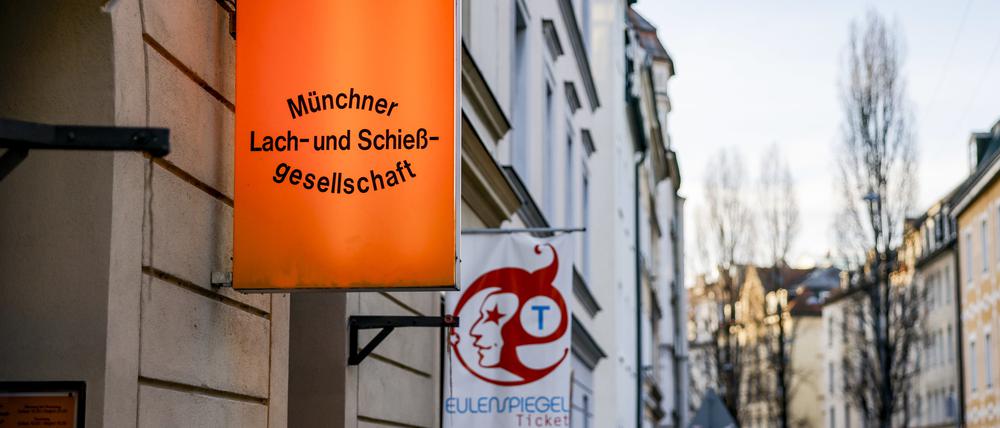 Der Eingang zur Münchner Lach- und Schießgesellschaft.