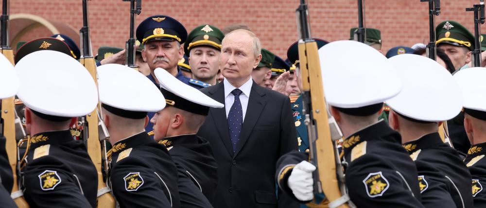 Der russische Präsident Putin bei einer Militärzeremonie. 