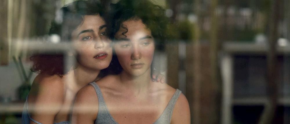 Carolina Amaral und Leonor Vasconcelos in „Vivir mal“.