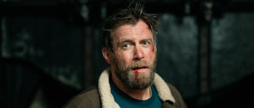Ken Duken als vermöbelter Ermittler Ali Zeller in der Serie „Drift: Partners in Crime“
