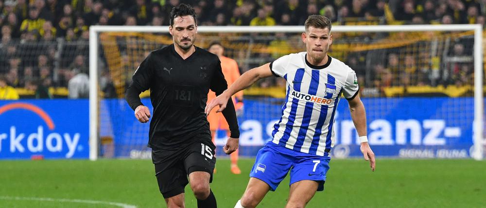 Nicht nur Vollstrecker. Florian Niederlechner (r.) muss als Stürmer viel für die Defensive tun.