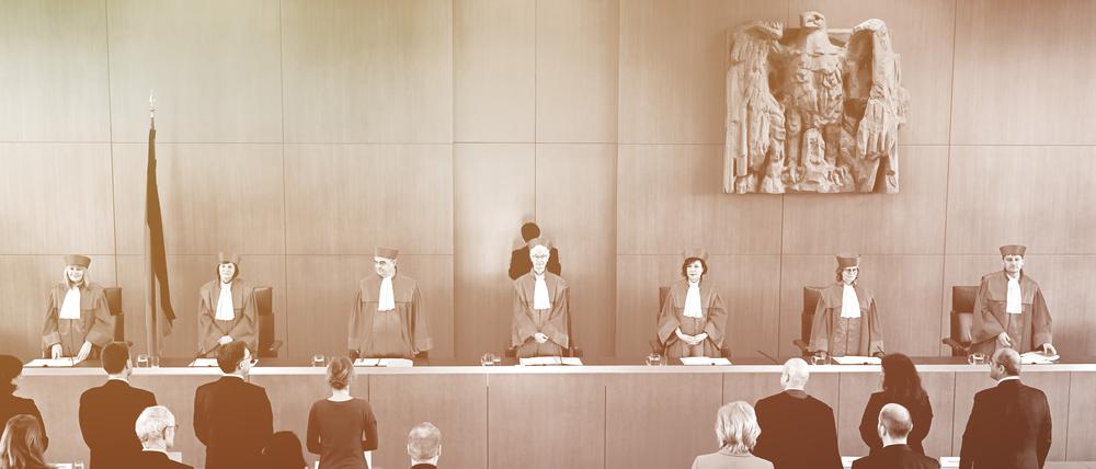 In Sachen „Desiderius-Erasmus-Stiftung“. Der Zweite Senat des Bundesverfassungsgerichtes verkündet das Urteil: Die staatliche Förderung politischer Stiftungen bedarf eines gesonderten Parlamentsgesetzes. 