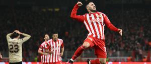 Unions Juranovic beim Torjubel gegen Ajax Amsterdam.
