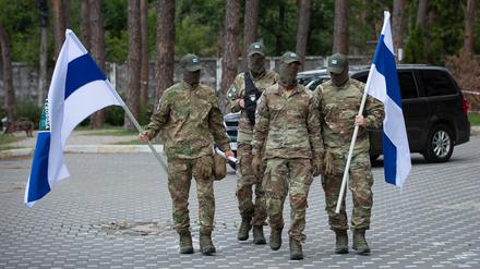Soldaten des russischen Freiwilligenbataillons „Legion Freiheit Russlands“ in Irpin.