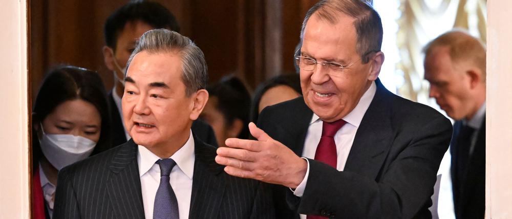 Wang Yi und Sergej Lawrow.