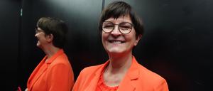 Doppelte Parteichefin: Saskia Esken ist nicht nur Kontrapart zum Co-Vorsitzenden Lars Klingbeil. Auch in ihrem Amt selbst übernimmt sie verschiedene Funktionen.  