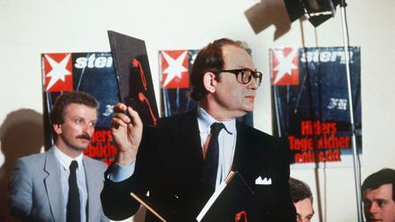 Legendär. Die Pressekonferenz, auf der „Stern“-Reporter Gerd Heidemann die vermeintlichen Hitler-Tagebücher 1983 präsentierte. 