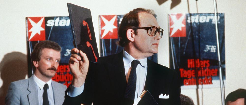 Legendär. Die Pressekonferenz, auf der „Stern“-Reporter Gerd Heidemann die vermeintlichen Hitler-Tagebücher 1983 präsentierte.