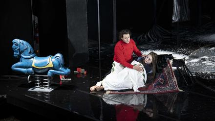 Moment der Verzweiflung: Alexey Sayapin (Rodolfo) und Jieun Choi (Mimì)