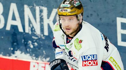 Die Eisbären mit Kapitän Frank Hördler dürfen weiterhin auf die Play-offs hoffen.