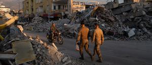 Zweieinhalb Wochen nach der Erdbeben-Katastrophe im türkisch-syrischen Grenzgebiet stieg die Zahl der Toten auf mehr als 50.000 .