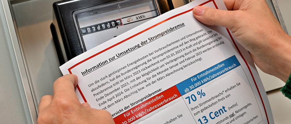 Ein Informationsblatt eines Stromversorgers zur Umsetzung der Strompreisbremse.