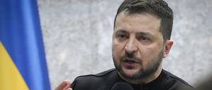 Wolodymyr Selenskyj, Präsident der Ukraine, spricht während seiner Pressekonferenz anlässlich des einjährigen Jahrestages des Ukraine-Krieges. 